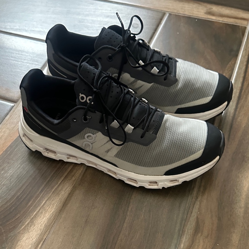 On Cloud Tennis shoes sz 9 1/5 women’s